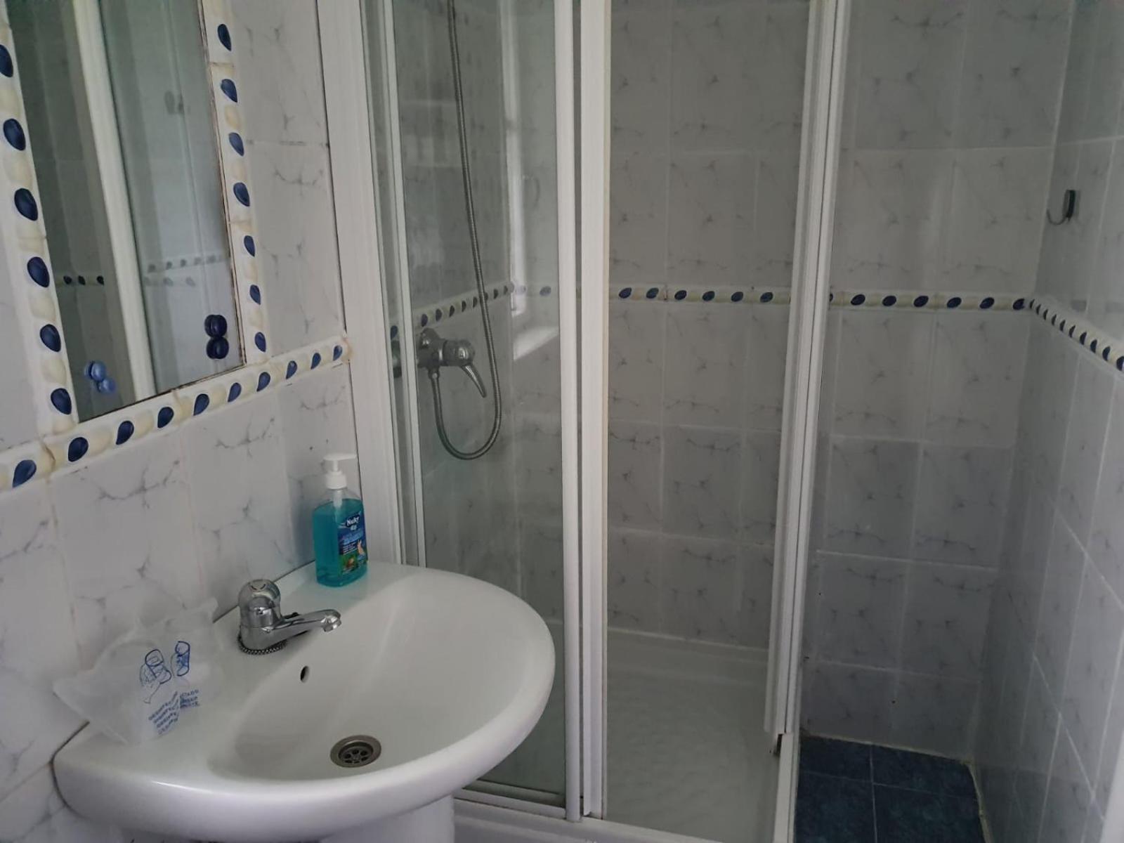Habitación doble con wifi, baño privado jardin y barbacoa Onís Exterior foto
