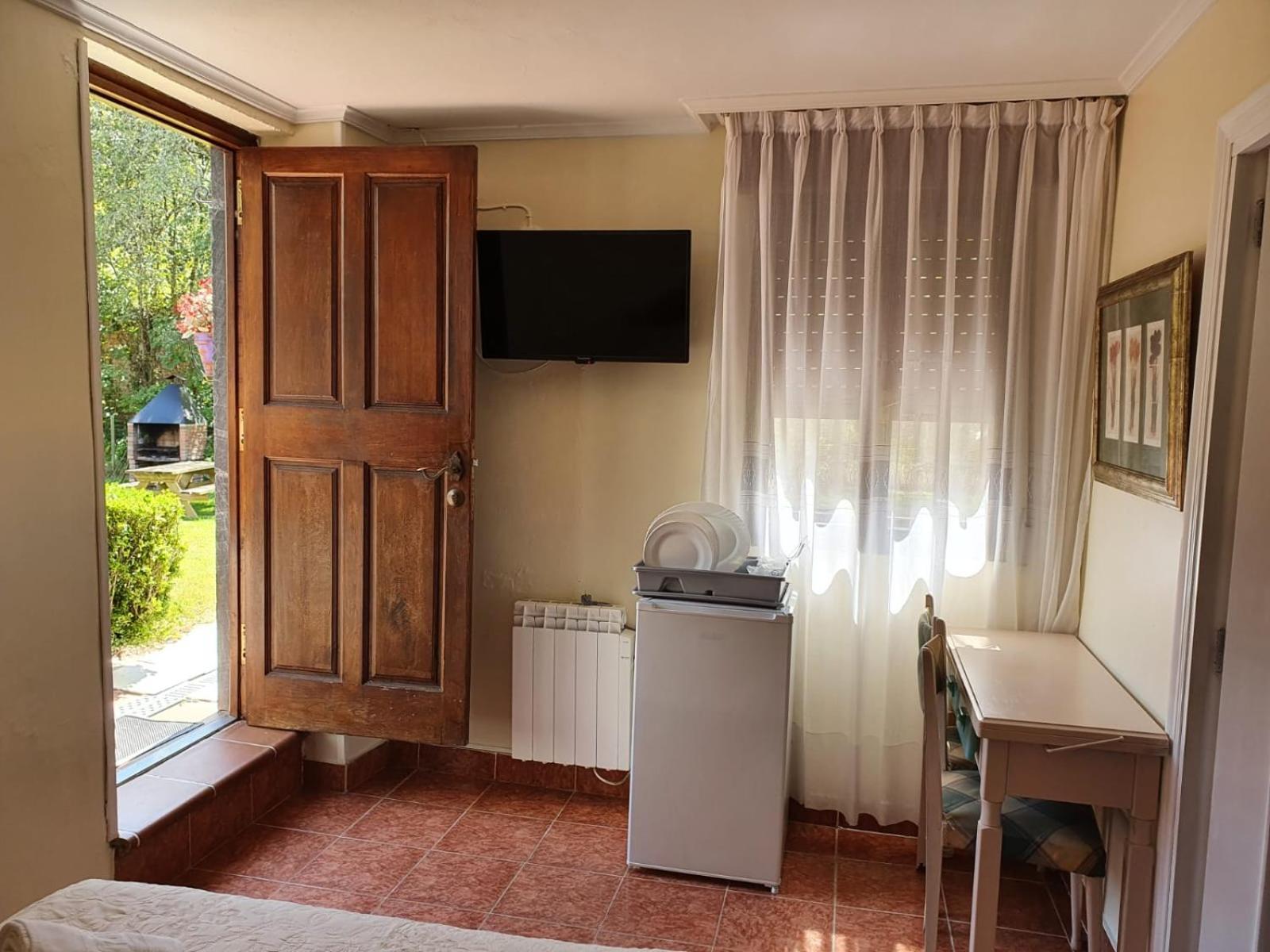 Habitación doble con wifi, baño privado jardin y barbacoa Onís Habitación foto