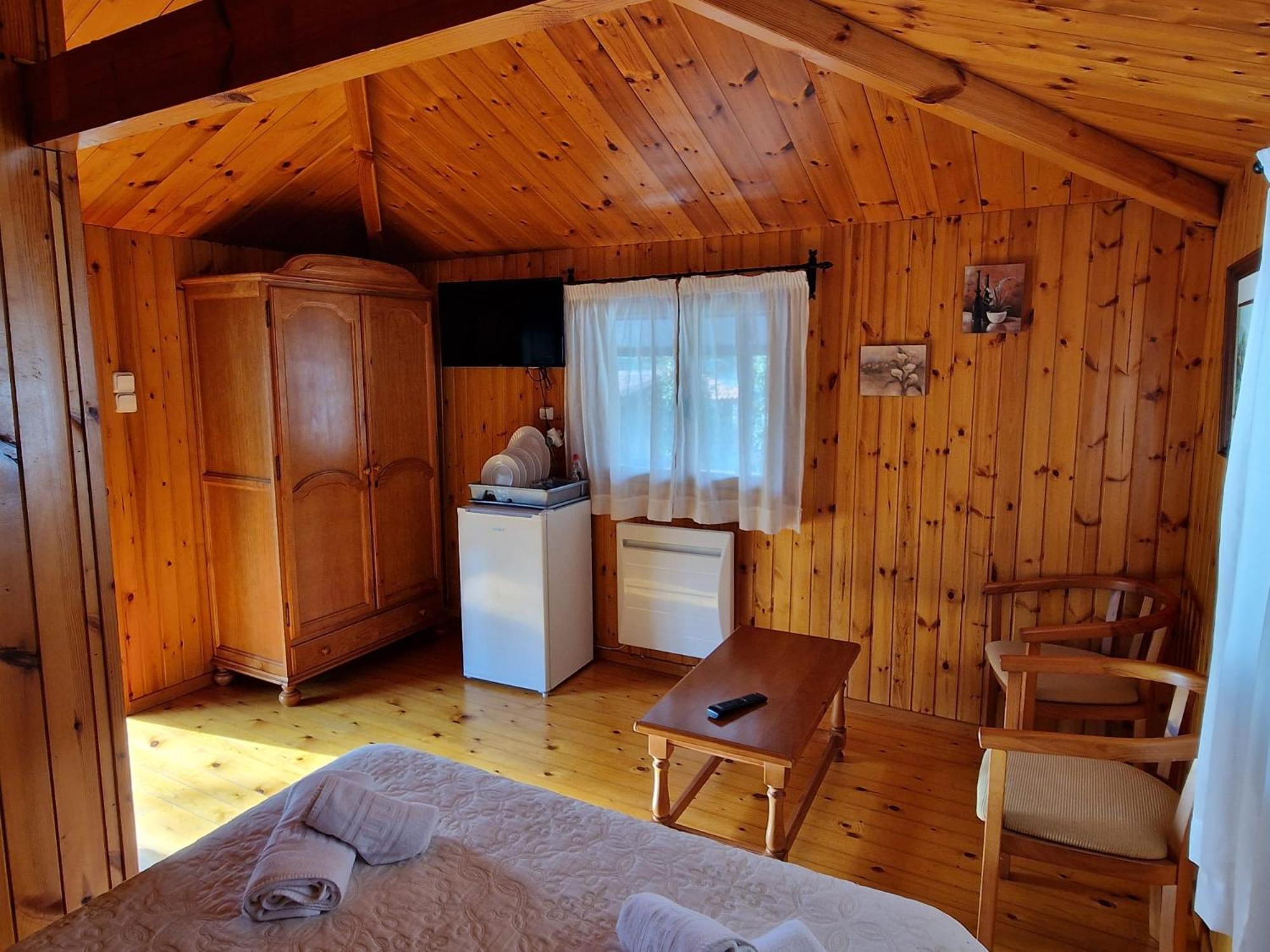 Habitación doble con wifi, baño privado jardin y barbacoa Onís Exterior foto